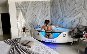 R U B I Jacuzzi Room By 50 Shades